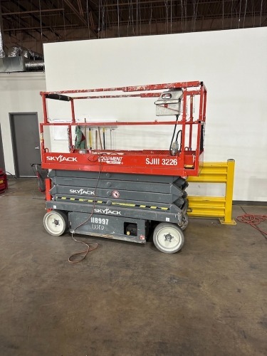 Skyjack Scissor Lift