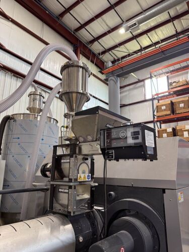 Maguire Volumetric Color Feeder, w/MPM-2 Pre-Mixer & Drawer Magnet